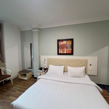 A25 Hotel - 19 Bui Thi Xuan Хошимин Экстерьер фото